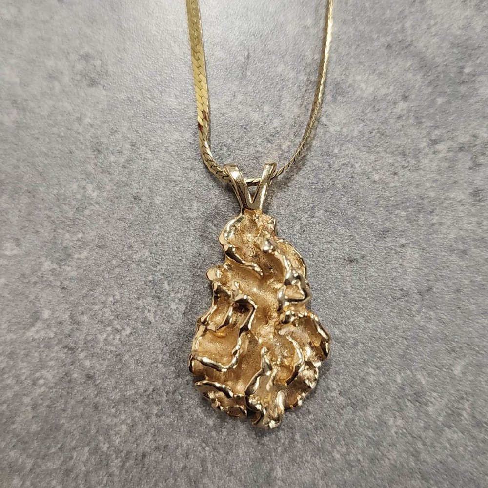 14k Yellow Gold Nugget Design Fashion Charm Pendant with Hairboned Chain